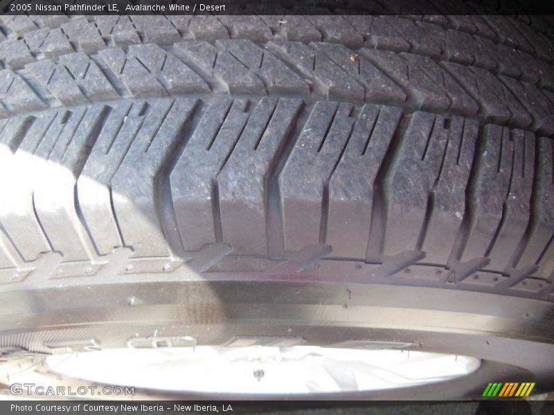 Avalanche White / Desert 2005 Nissan Pathfinder LE