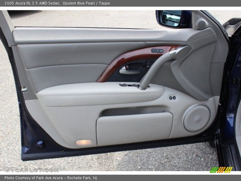 Door Panel of 2005 RL 3.5 AWD Sedan