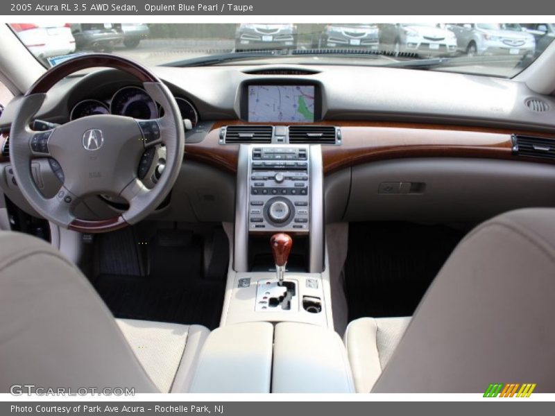 Dashboard of 2005 RL 3.5 AWD Sedan