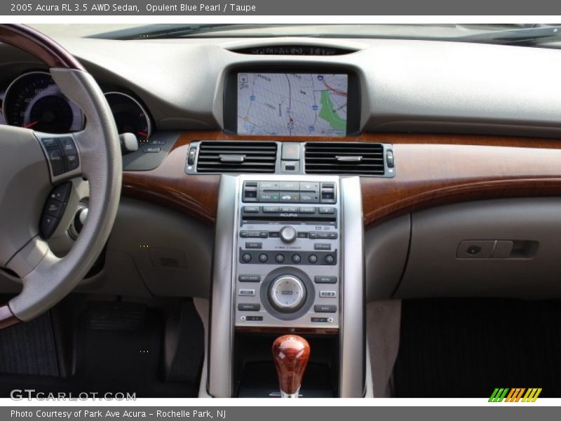 Controls of 2005 RL 3.5 AWD Sedan