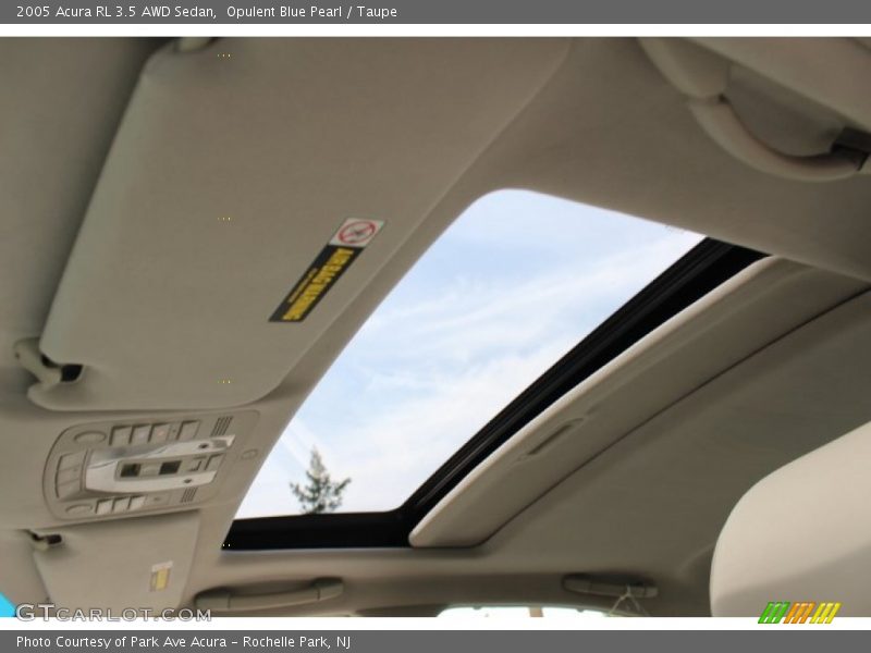 Sunroof of 2005 RL 3.5 AWD Sedan