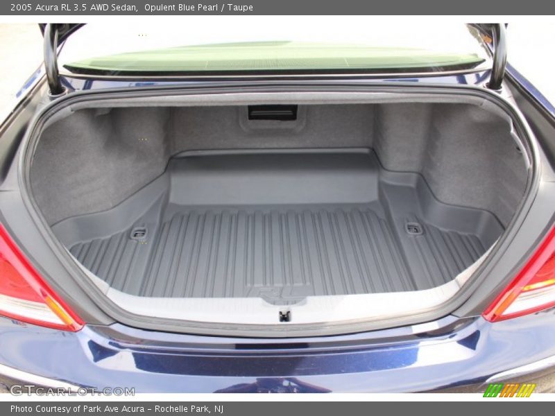  2005 RL 3.5 AWD Sedan Trunk