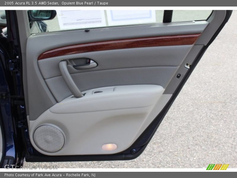 Door Panel of 2005 RL 3.5 AWD Sedan