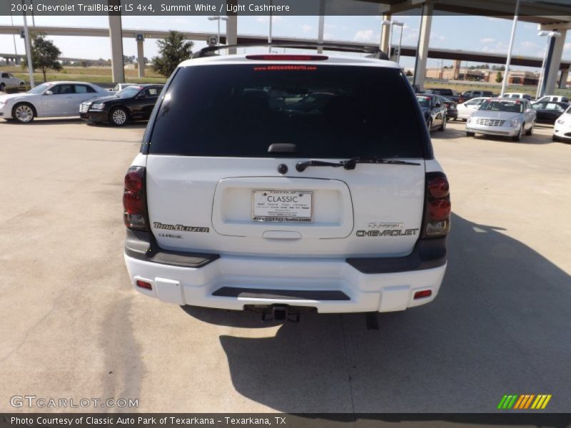 Summit White / Light Cashmere 2004 Chevrolet TrailBlazer LS 4x4
