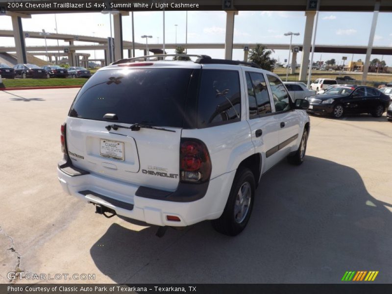 Summit White / Light Cashmere 2004 Chevrolet TrailBlazer LS 4x4