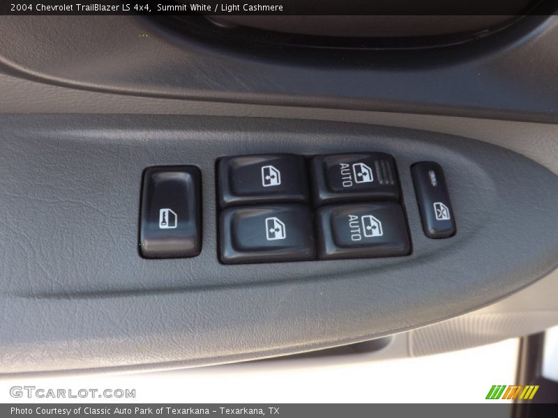 Summit White / Light Cashmere 2004 Chevrolet TrailBlazer LS 4x4