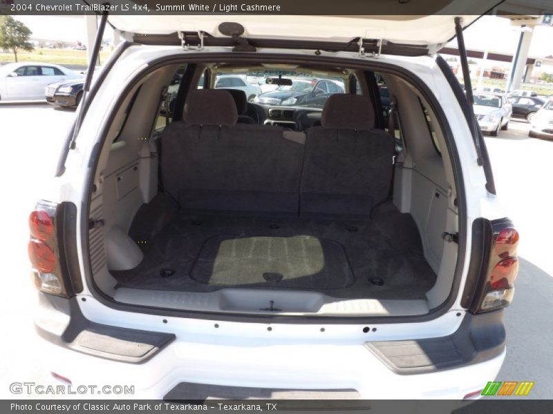 Summit White / Light Cashmere 2004 Chevrolet TrailBlazer LS 4x4