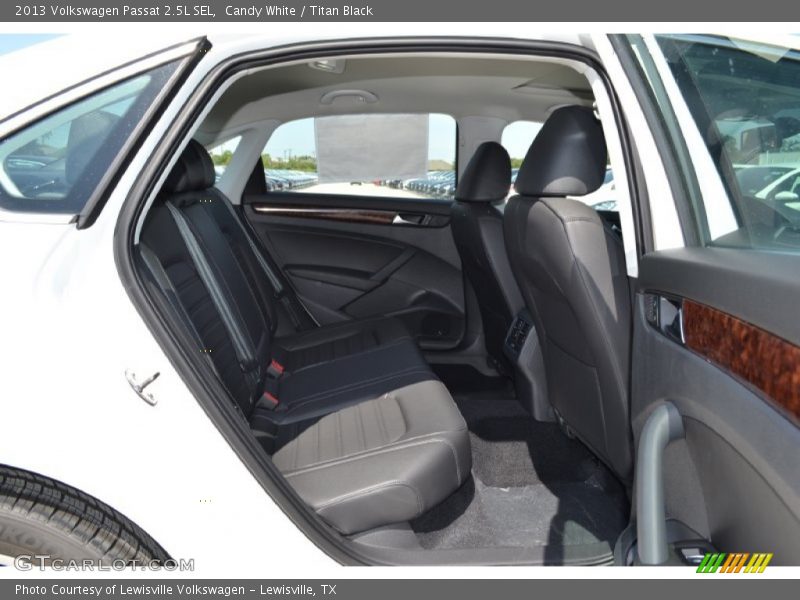 Candy White / Titan Black 2013 Volkswagen Passat 2.5L SEL