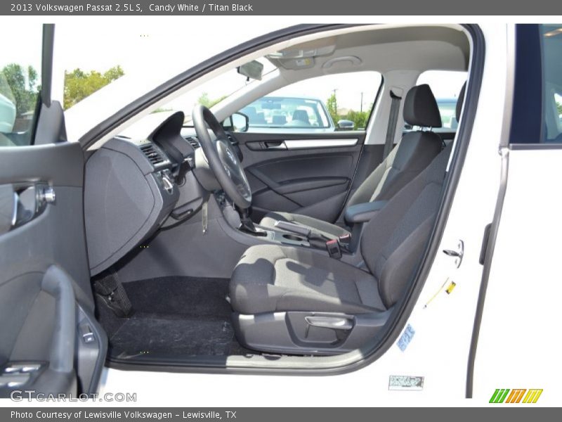 Candy White / Titan Black 2013 Volkswagen Passat 2.5L S