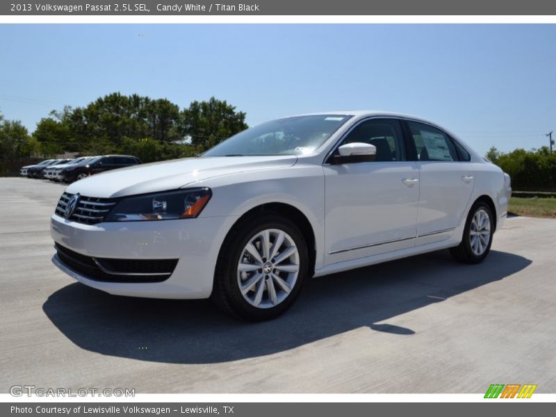 Candy White / Titan Black 2013 Volkswagen Passat 2.5L SEL