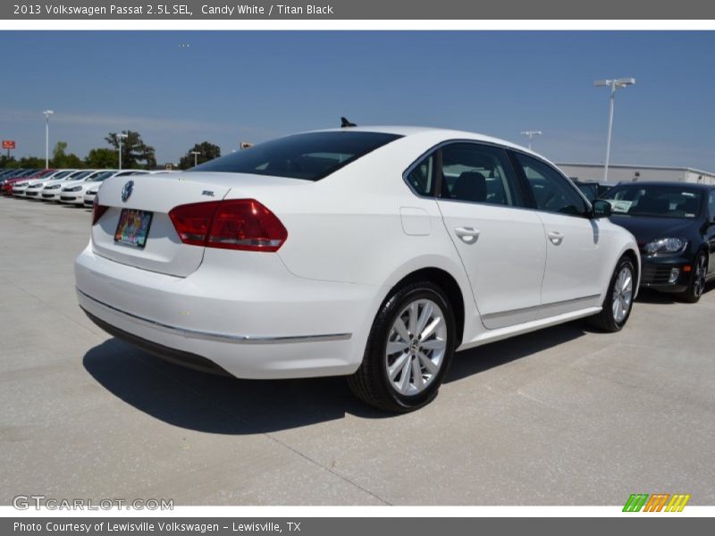 Candy White / Titan Black 2013 Volkswagen Passat 2.5L SEL