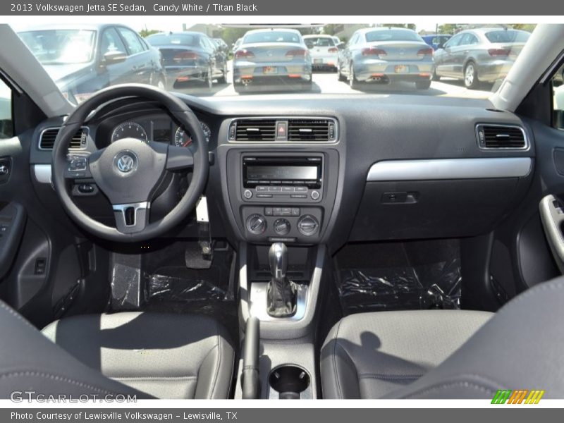 Candy White / Titan Black 2013 Volkswagen Jetta SE Sedan