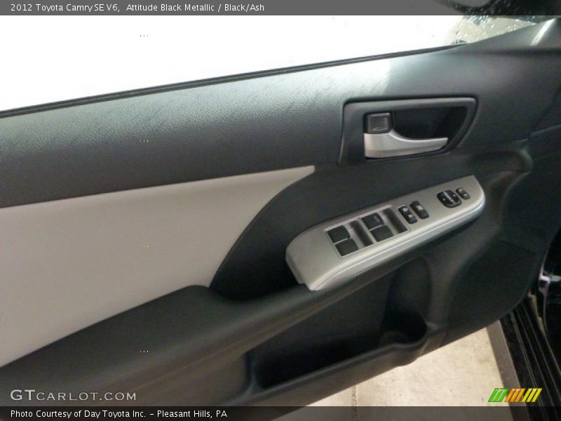 Attitude Black Metallic / Black/Ash 2012 Toyota Camry SE V6