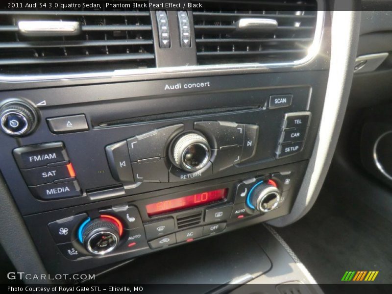 Controls of 2011 S4 3.0 quattro Sedan