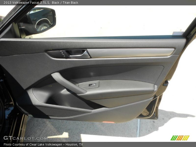 Black / Titan Black 2013 Volkswagen Passat 2.5L S