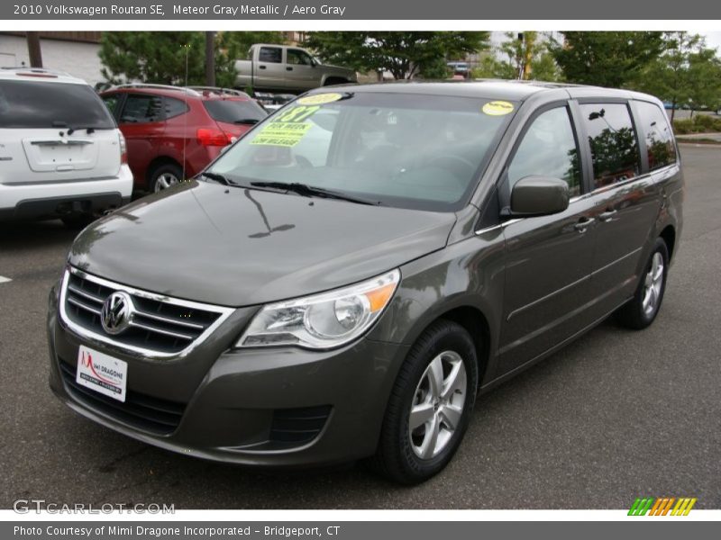 Meteor Gray Metallic / Aero Gray 2010 Volkswagen Routan SE