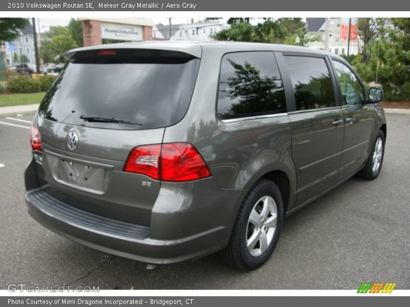 Meteor Gray Metallic / Aero Gray 2010 Volkswagen Routan SE