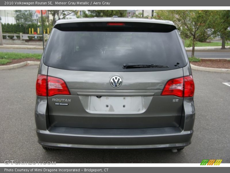 Meteor Gray Metallic / Aero Gray 2010 Volkswagen Routan SE