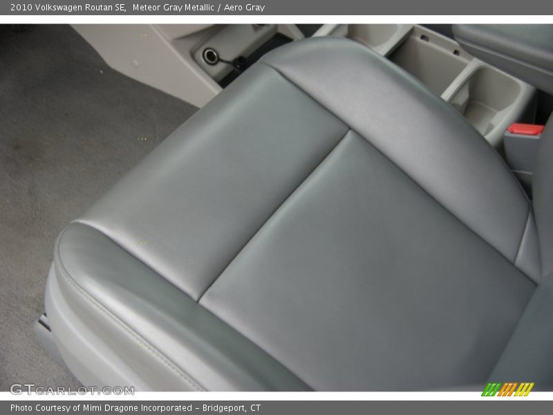 Meteor Gray Metallic / Aero Gray 2010 Volkswagen Routan SE