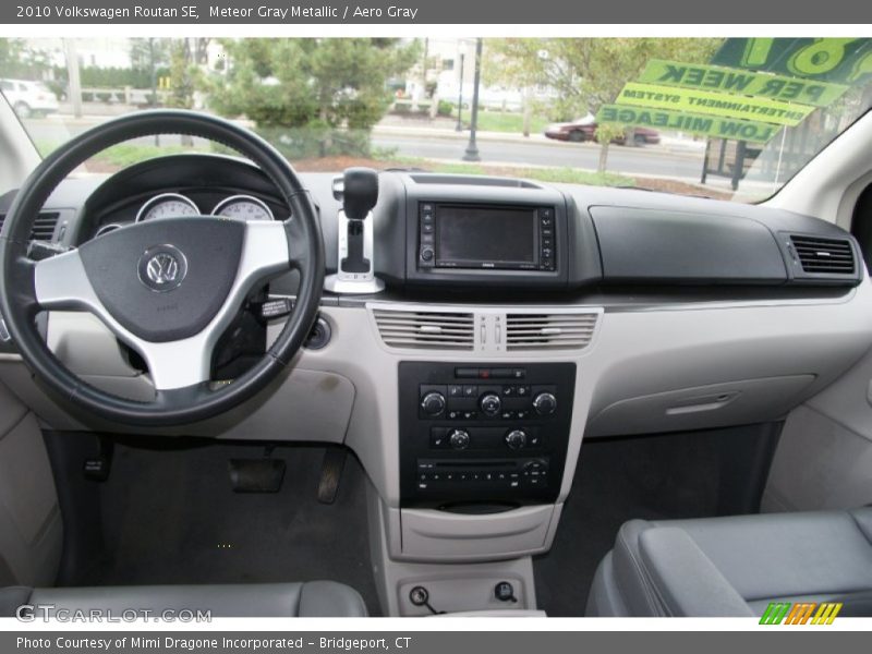 Meteor Gray Metallic / Aero Gray 2010 Volkswagen Routan SE