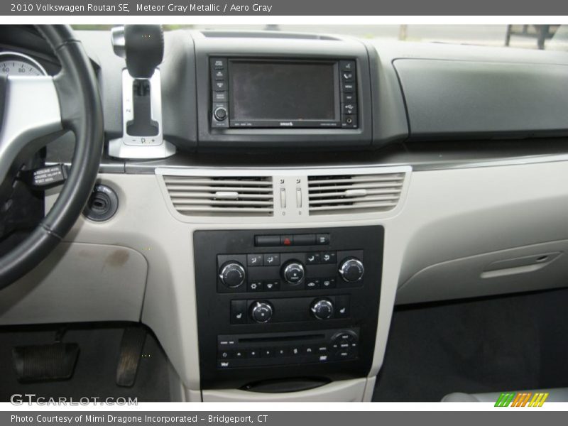 Meteor Gray Metallic / Aero Gray 2010 Volkswagen Routan SE
