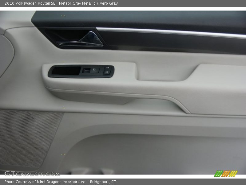 Meteor Gray Metallic / Aero Gray 2010 Volkswagen Routan SE