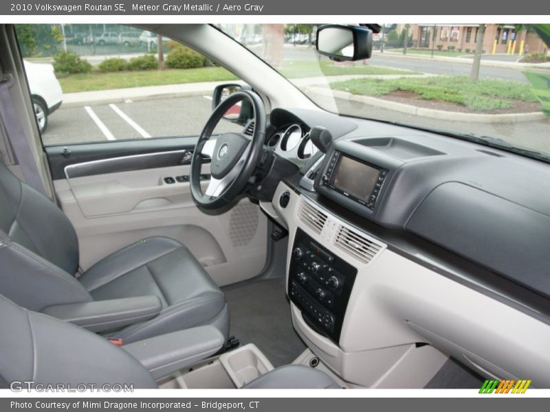 Meteor Gray Metallic / Aero Gray 2010 Volkswagen Routan SE