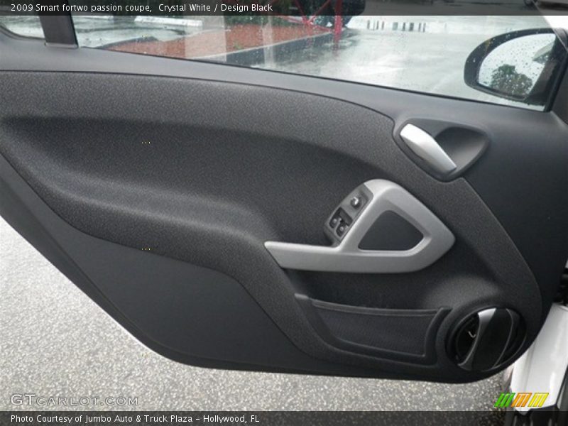 Crystal White / Design Black 2009 Smart fortwo passion coupe