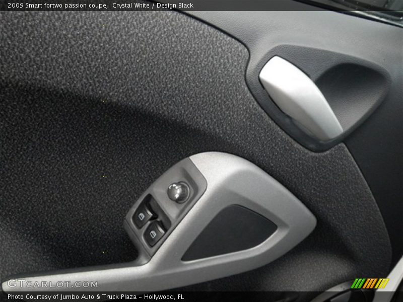 Crystal White / Design Black 2009 Smart fortwo passion coupe