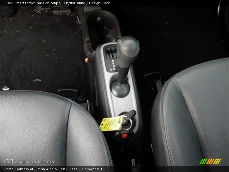 Crystal White / Design Black 2009 Smart fortwo passion coupe