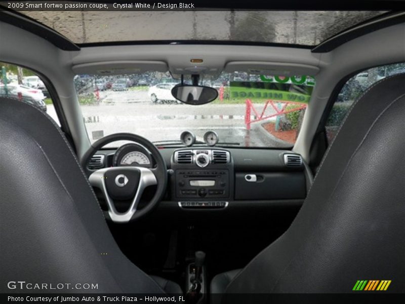 Crystal White / Design Black 2009 Smart fortwo passion coupe