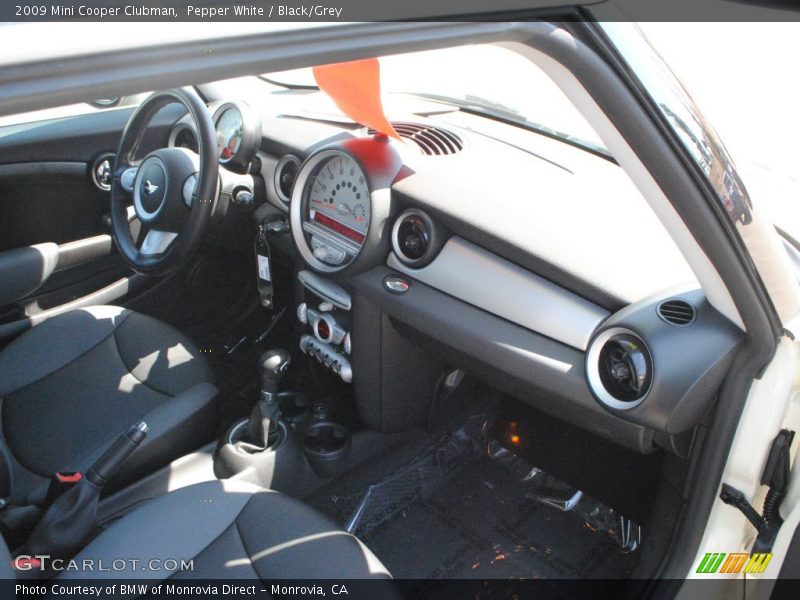 Pepper White / Black/Grey 2009 Mini Cooper Clubman
