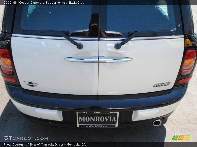 Pepper White / Black/Grey 2009 Mini Cooper Clubman