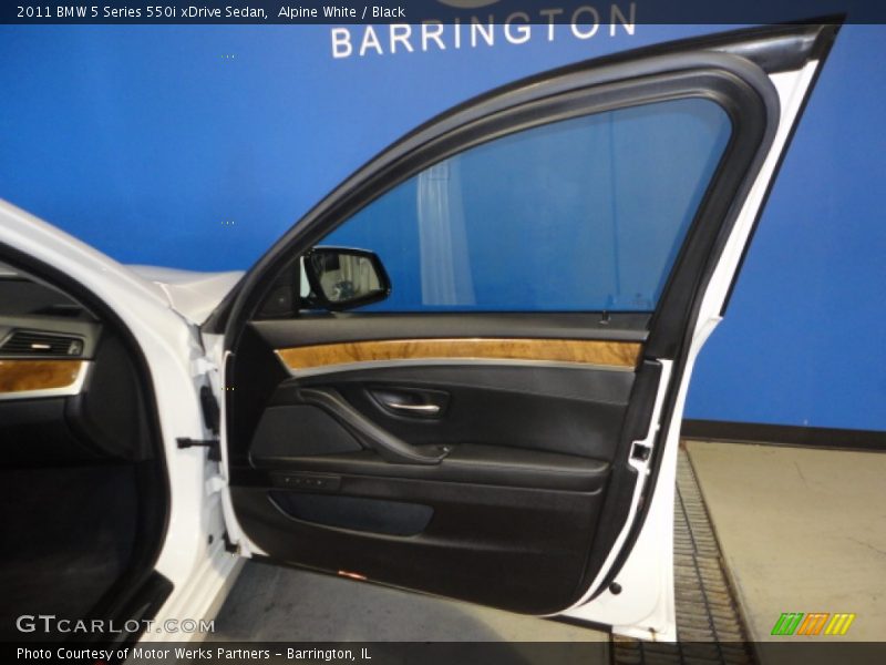 Alpine White / Black 2011 BMW 5 Series 550i xDrive Sedan