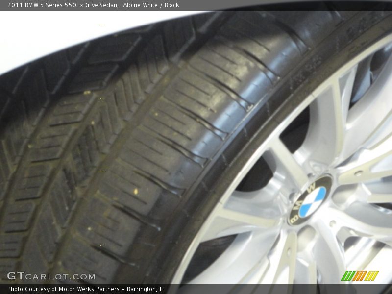 Alpine White / Black 2011 BMW 5 Series 550i xDrive Sedan