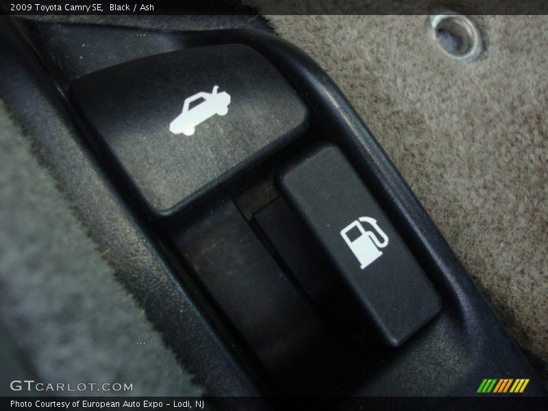Black / Ash 2009 Toyota Camry SE