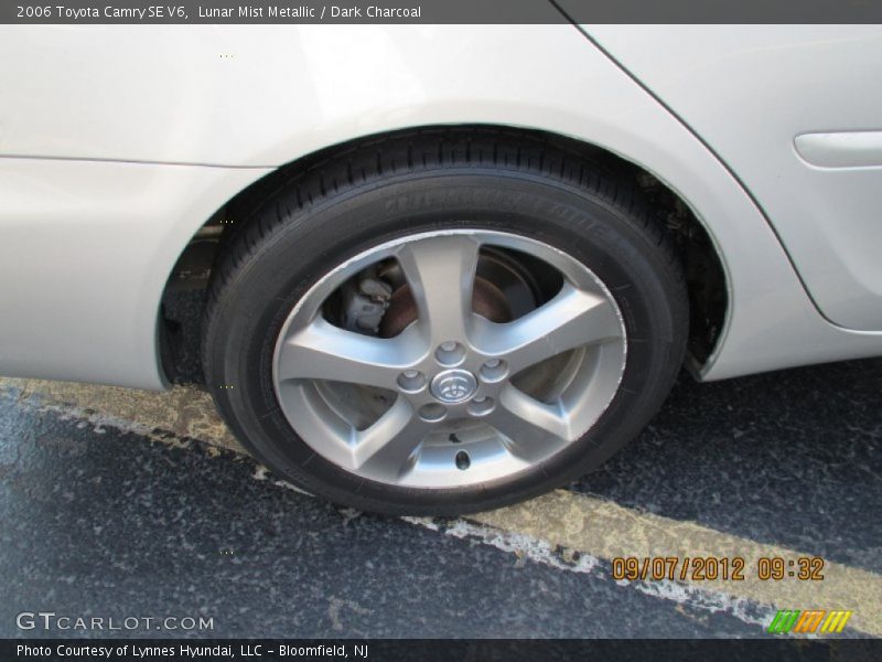Lunar Mist Metallic / Dark Charcoal 2006 Toyota Camry SE V6