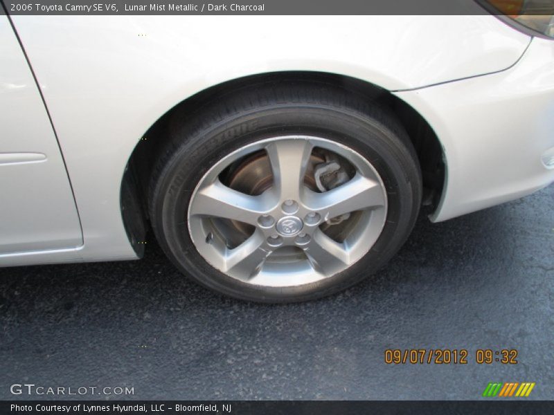 Lunar Mist Metallic / Dark Charcoal 2006 Toyota Camry SE V6