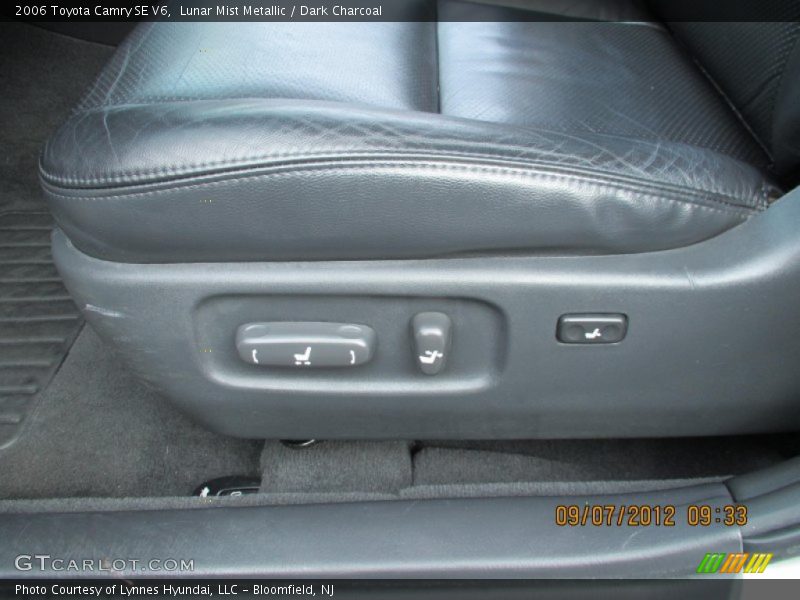 Lunar Mist Metallic / Dark Charcoal 2006 Toyota Camry SE V6