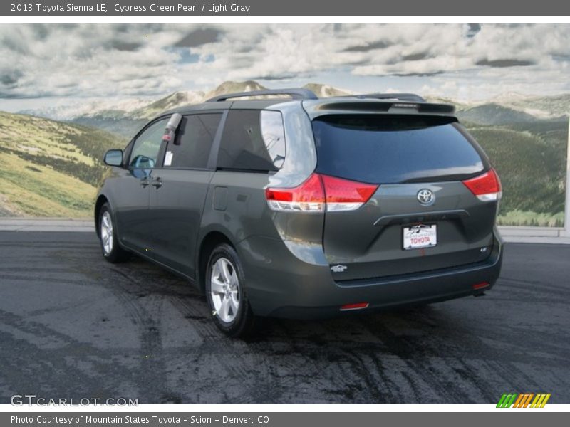 Cypress Green Pearl / Light Gray 2013 Toyota Sienna LE