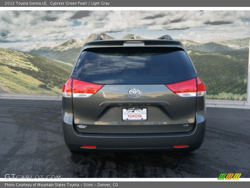 Cypress Green Pearl / Light Gray 2013 Toyota Sienna LE