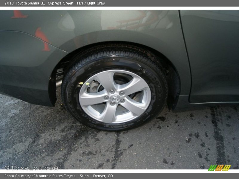 Cypress Green Pearl / Light Gray 2013 Toyota Sienna LE