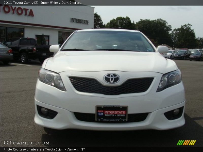 Super White / Dark Charcoal 2011 Toyota Camry SE