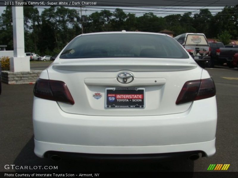 Super White / Dark Charcoal 2011 Toyota Camry SE