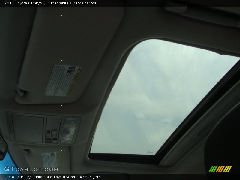 Super White / Dark Charcoal 2011 Toyota Camry SE