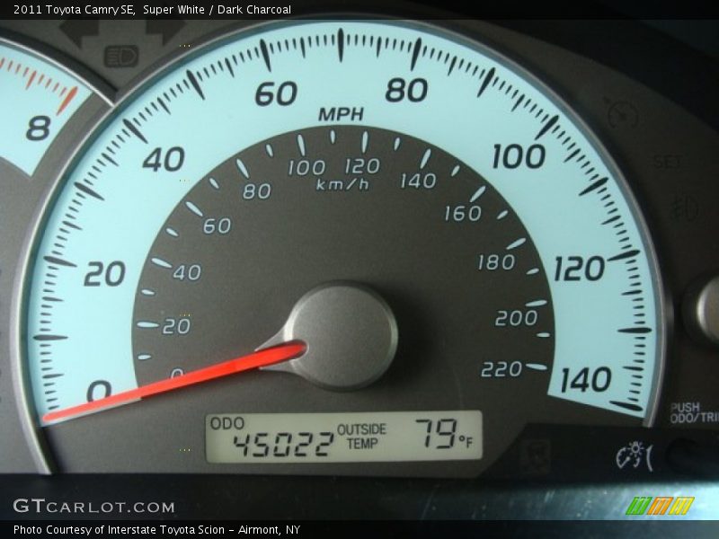Super White / Dark Charcoal 2011 Toyota Camry SE
