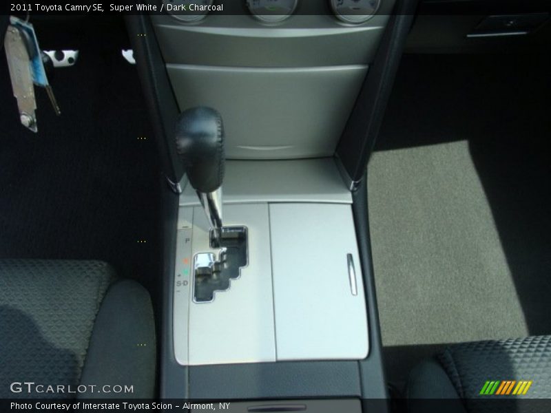 Super White / Dark Charcoal 2011 Toyota Camry SE