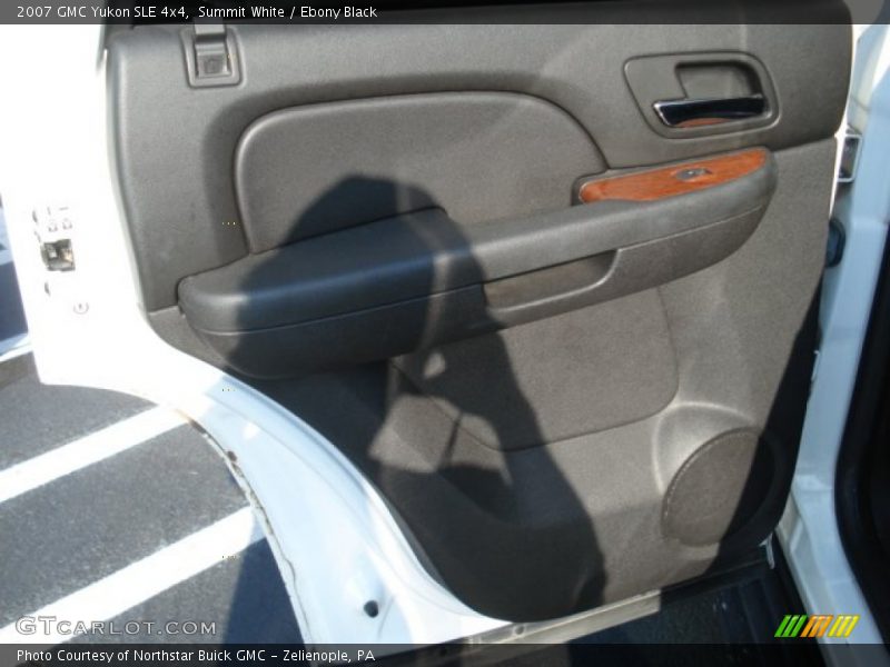Summit White / Ebony Black 2007 GMC Yukon SLE 4x4