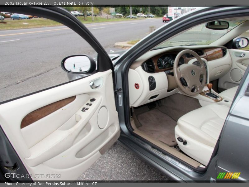 Quartz Metallic / Ivory 2003 Jaguar X-Type 2.5