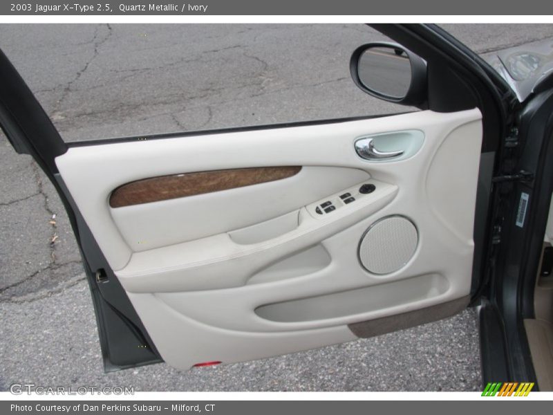 Quartz Metallic / Ivory 2003 Jaguar X-Type 2.5